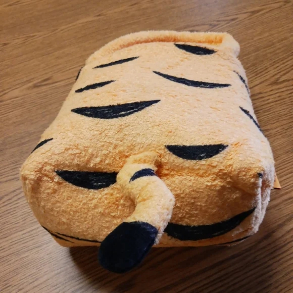 Winnie-the-Pooh Furry Tote - Picture 10 of 12
